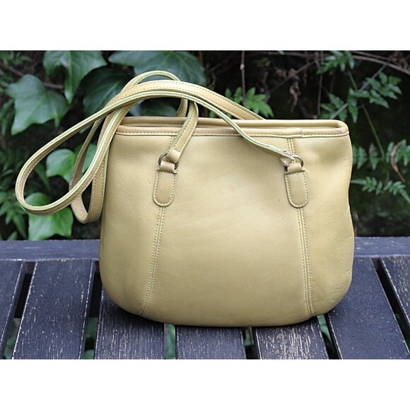 Coach Vintage - Medium Framed Pouch 9998 in Lime - USA 90s - Flaw (mold measles) - Picture 2 of 15